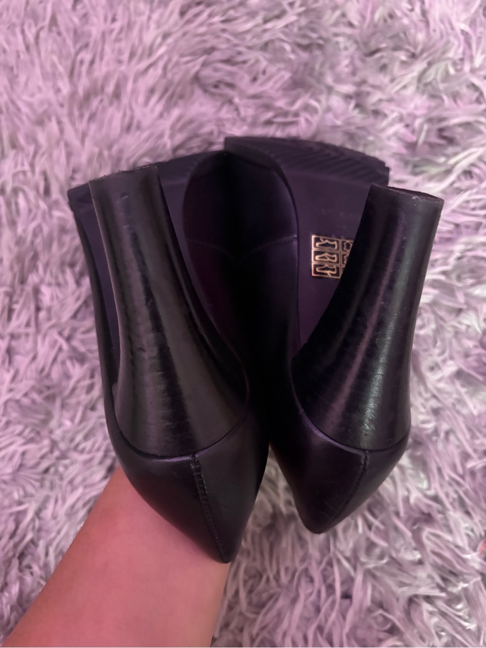 Andre Assous Black Pointed-Toe Leather Pumps - Picture 4 of 5